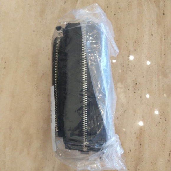 [Tory Burch] Mini Nylon Crossbody Bag | Black - Picture 4 of 9